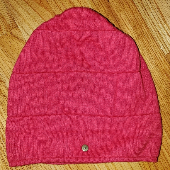 ❌SOLD❌UGG AUSTRALIA Women's Red Beanie Hat New - Picture 2 of 2